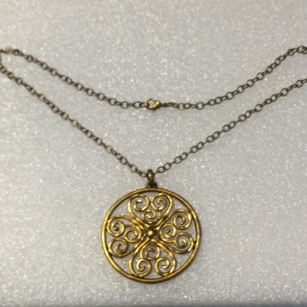 Elegant Gold tone Pendant Necklace